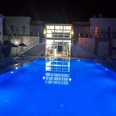 Paradise Hotel 3*