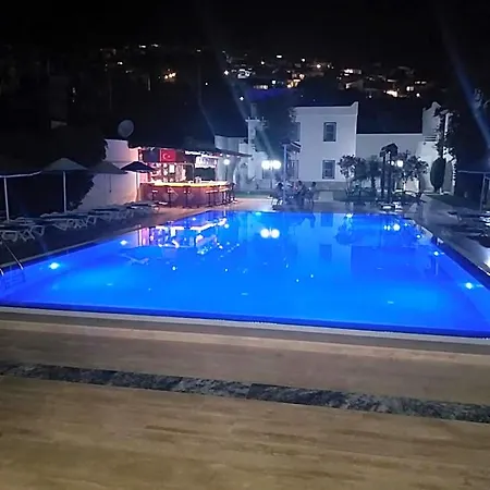 Paradise Hotel 3*